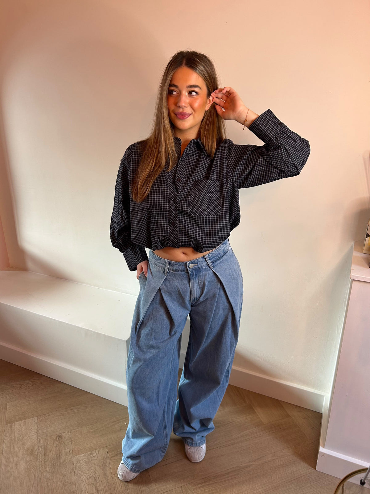 Baggy jeans met een plooi