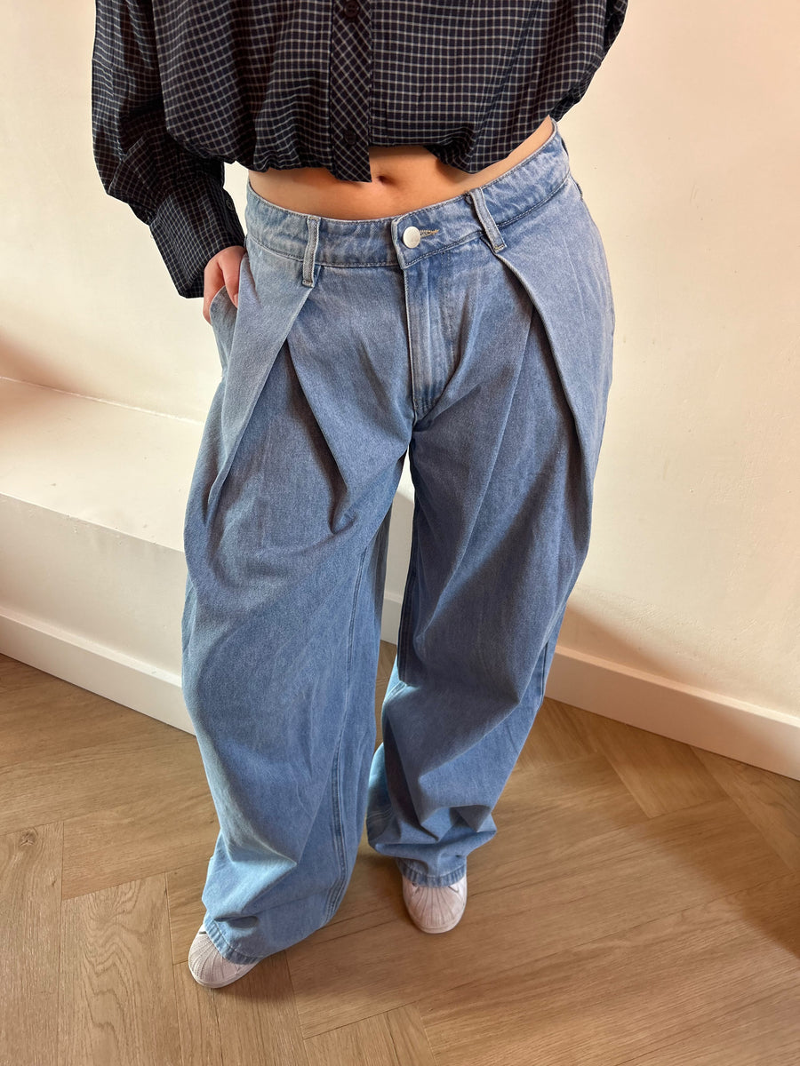 Baggy jeans met een plooi